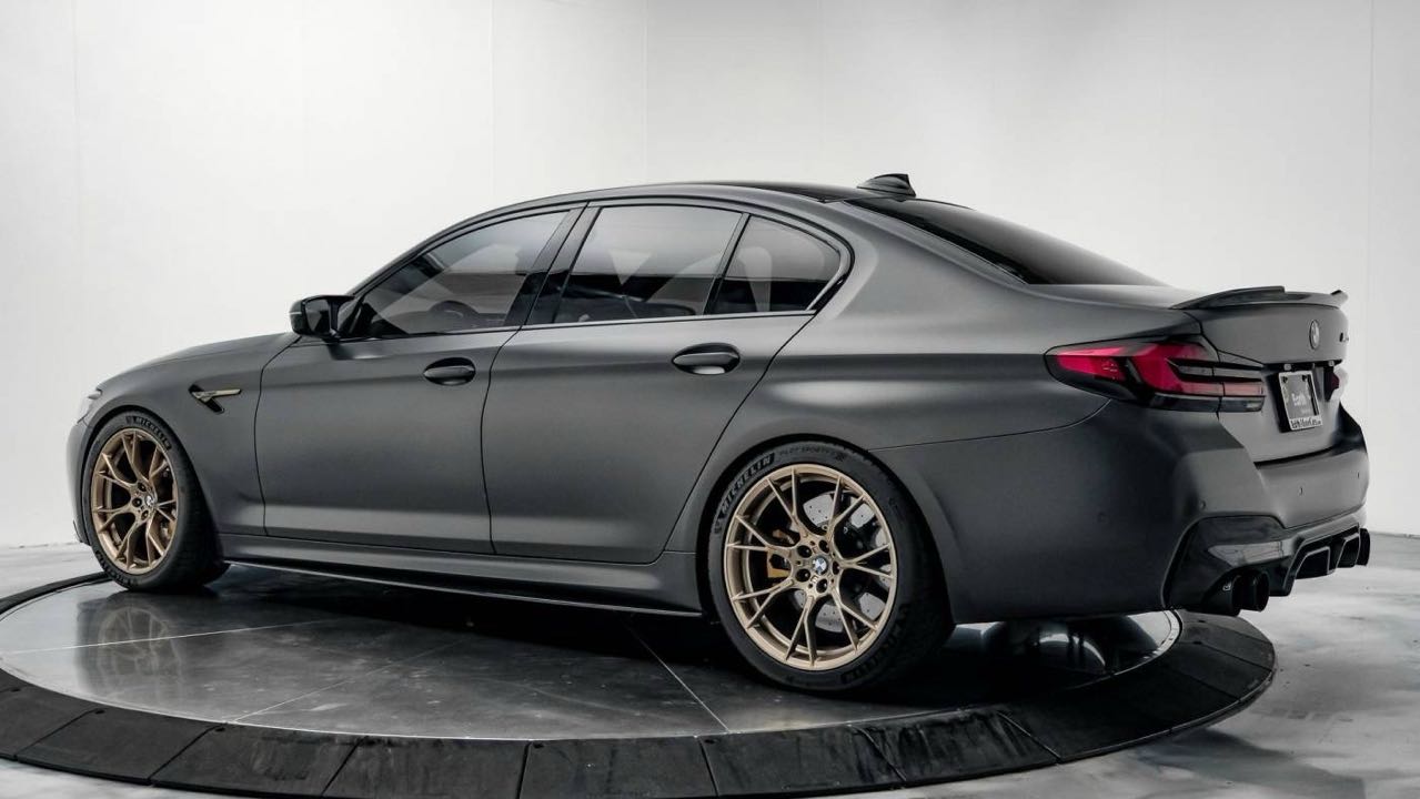 Car Image 2022 BMW M5